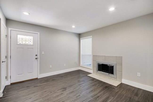 Building Photo - Available: remodeled 1 bed / 1 bath with luxury amenities