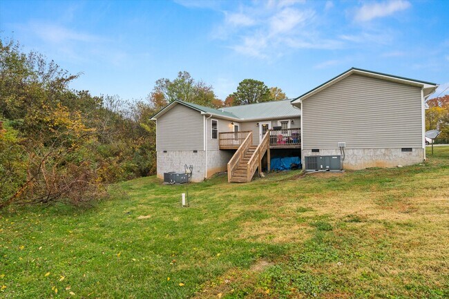 Building Photo - 825 Wells Rd