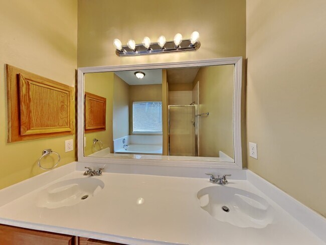 Building Photo - 18918 Forest Trace Dr