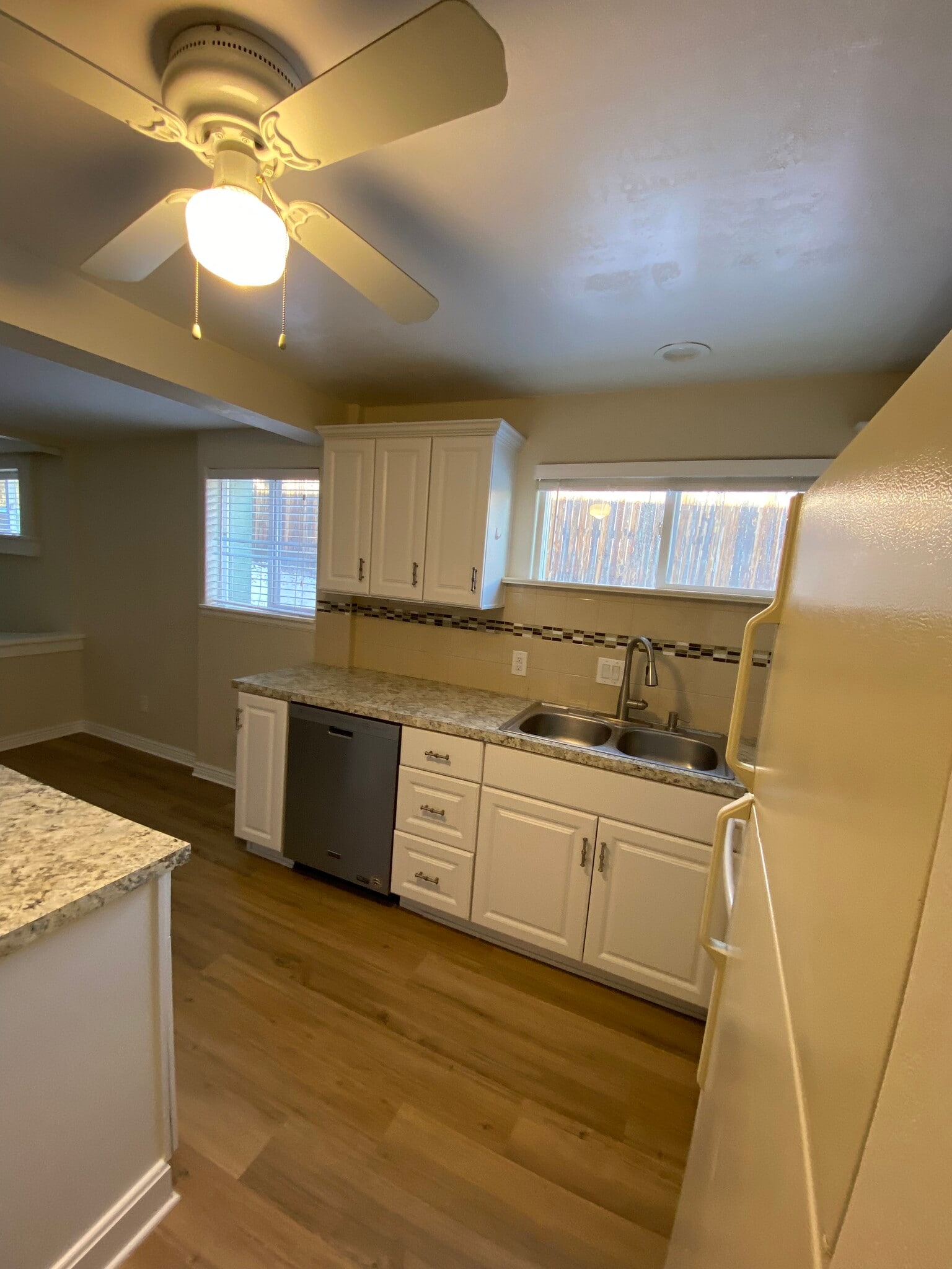 Kitchen & dining area - 111 Washington Ave