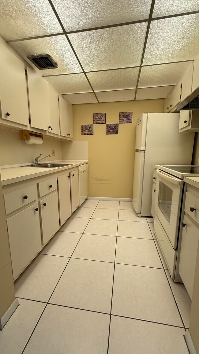 Building Photo - 400 SW 134th Way