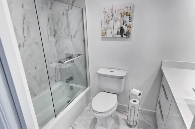 Building Photo - 3050 N Palm Aire Dr