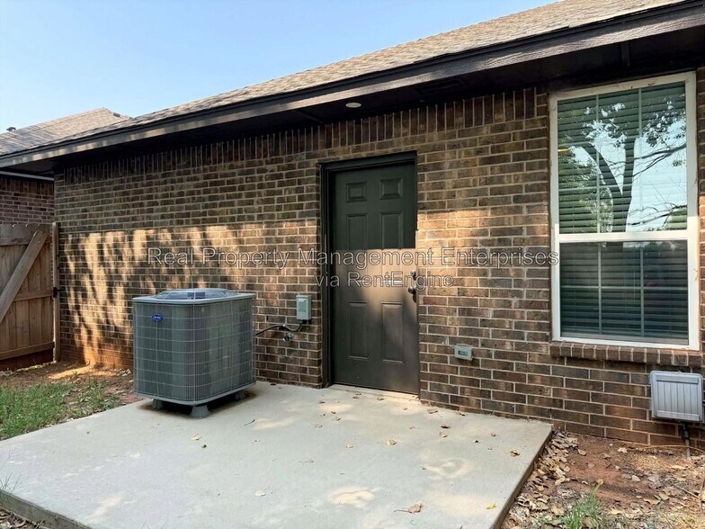 Building Photo - 7508 Redbud Villas Ct