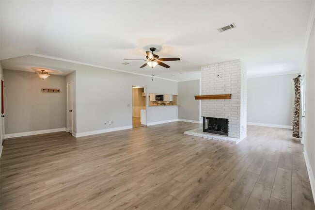 Building Photo - 2315 Cunningham Dr