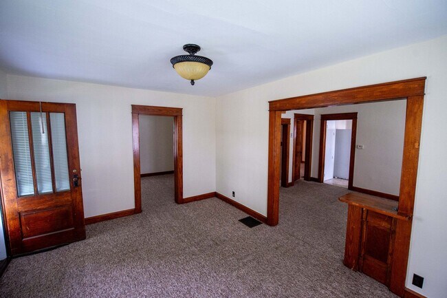 Building Photo - 112 E 15th St