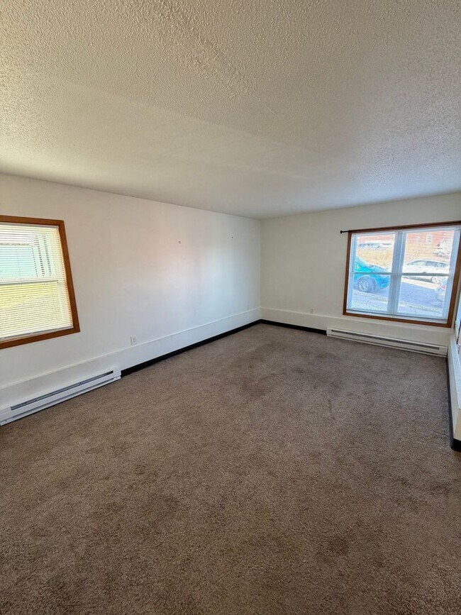 Building Photo - 317-319 N 3rd Ave W