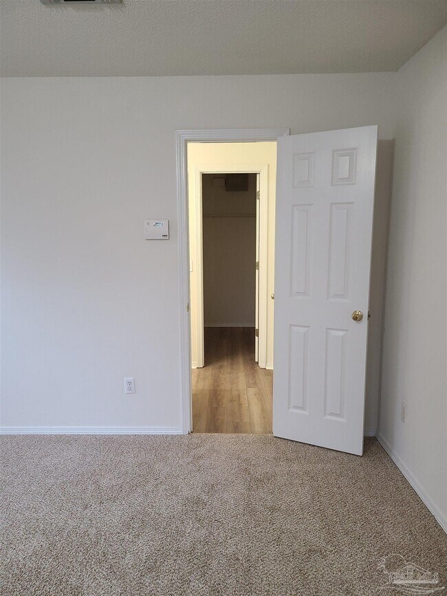 Building Photo - 112 Mirabelle Cir
