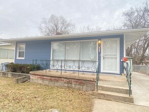 Building Photo - 2 Bedroom Home In Gary