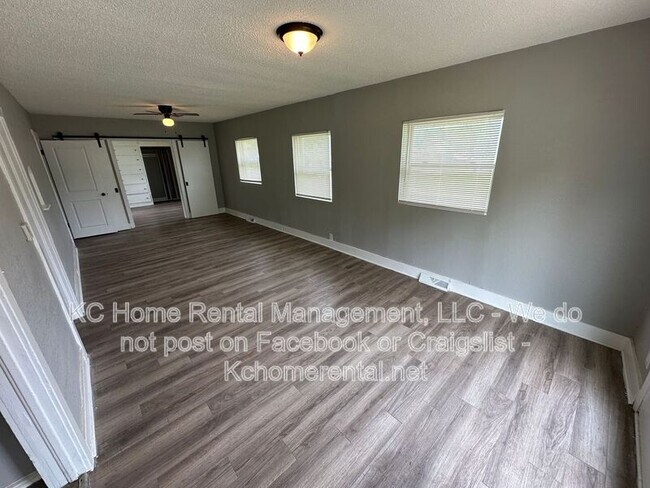 Building Photo - 7113 N Highland Ave