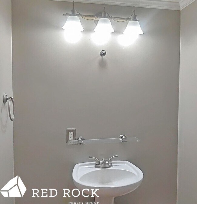 Building Photo - Beautiful 4 BR,  2.5 Bath Home in Oak Mountain School District Available Now