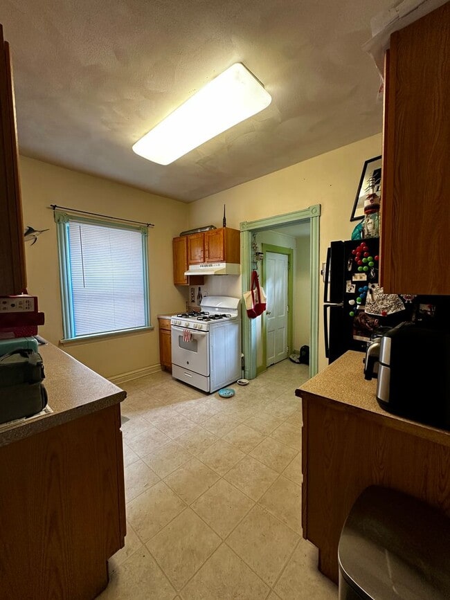 Building Photo - Spacious 5BR/2.5BA Home in Madison - Avail...