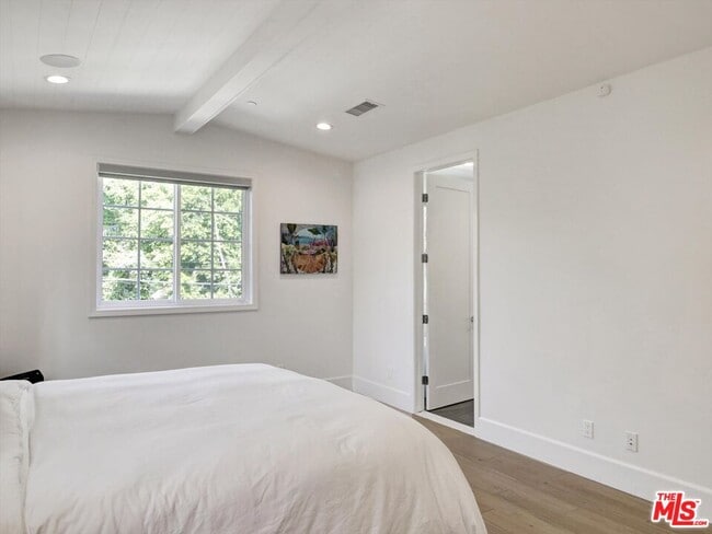 Building Photo - 10593 Kinnard Ave