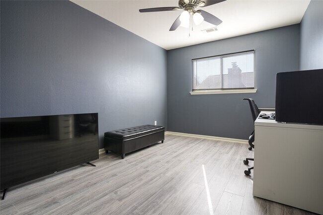 Building Photo - 6419 Waldron Dr