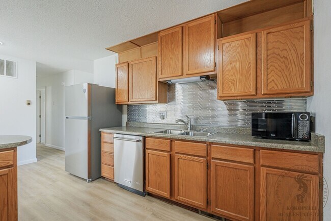 Building Photo - 659 Middleridge Dr