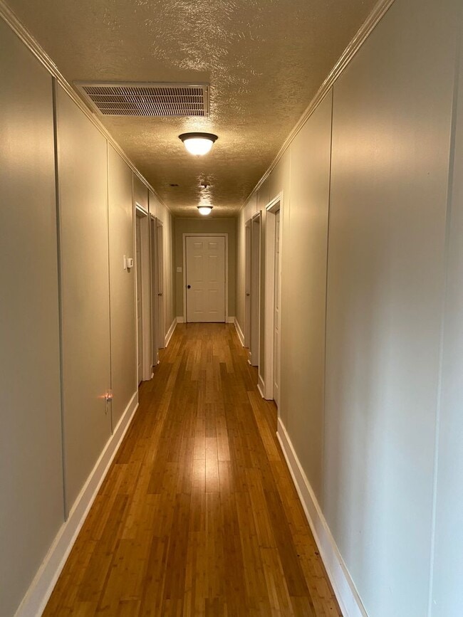 Building Photo - 5 Bedroom, 2.5 Bathroom house, Super convenient location! Arden