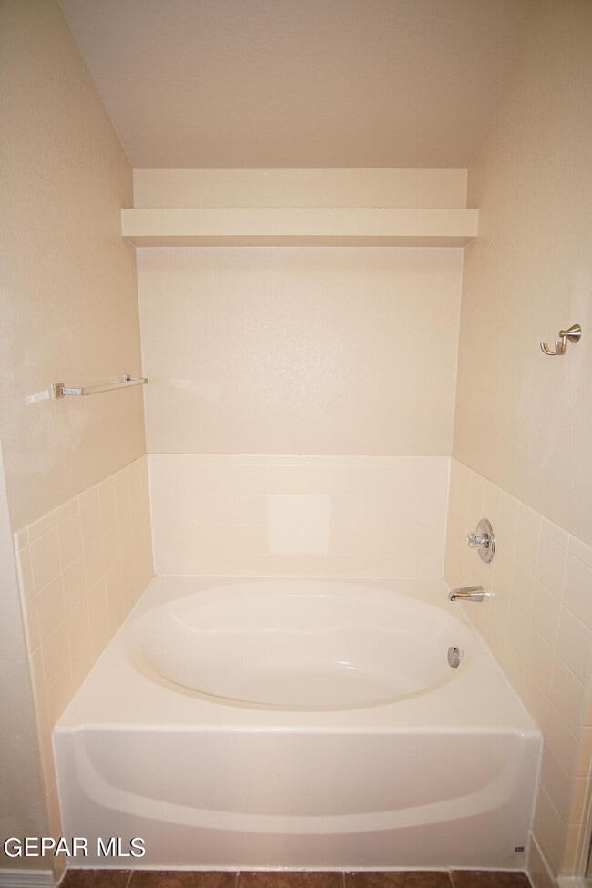 Building Photo - 7133 Mesquite Tree Ln