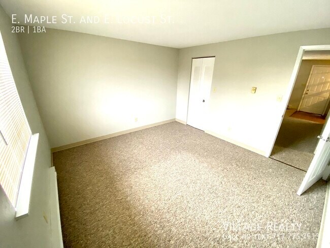 Building Photo - 361 E Maple St