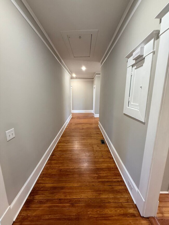 Building Photo - 4 Bedroom Fully Remodeled House Located in Five Points!