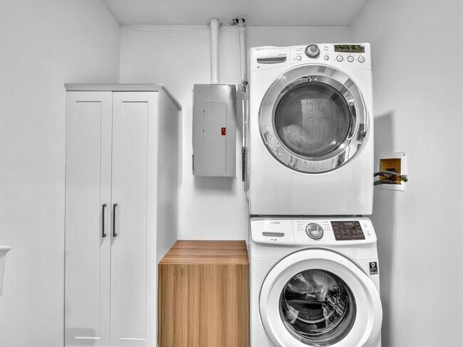 Building Photo - 9831 SW 58th Ct