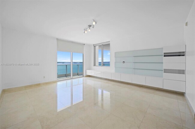 Building Photo - 1331 Brickell Bay Dr