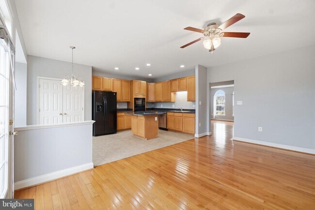 Building Photo - 899 Stonefield Square NE