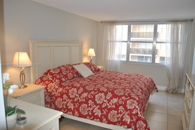 Building Photo - 6039 Collins Ave