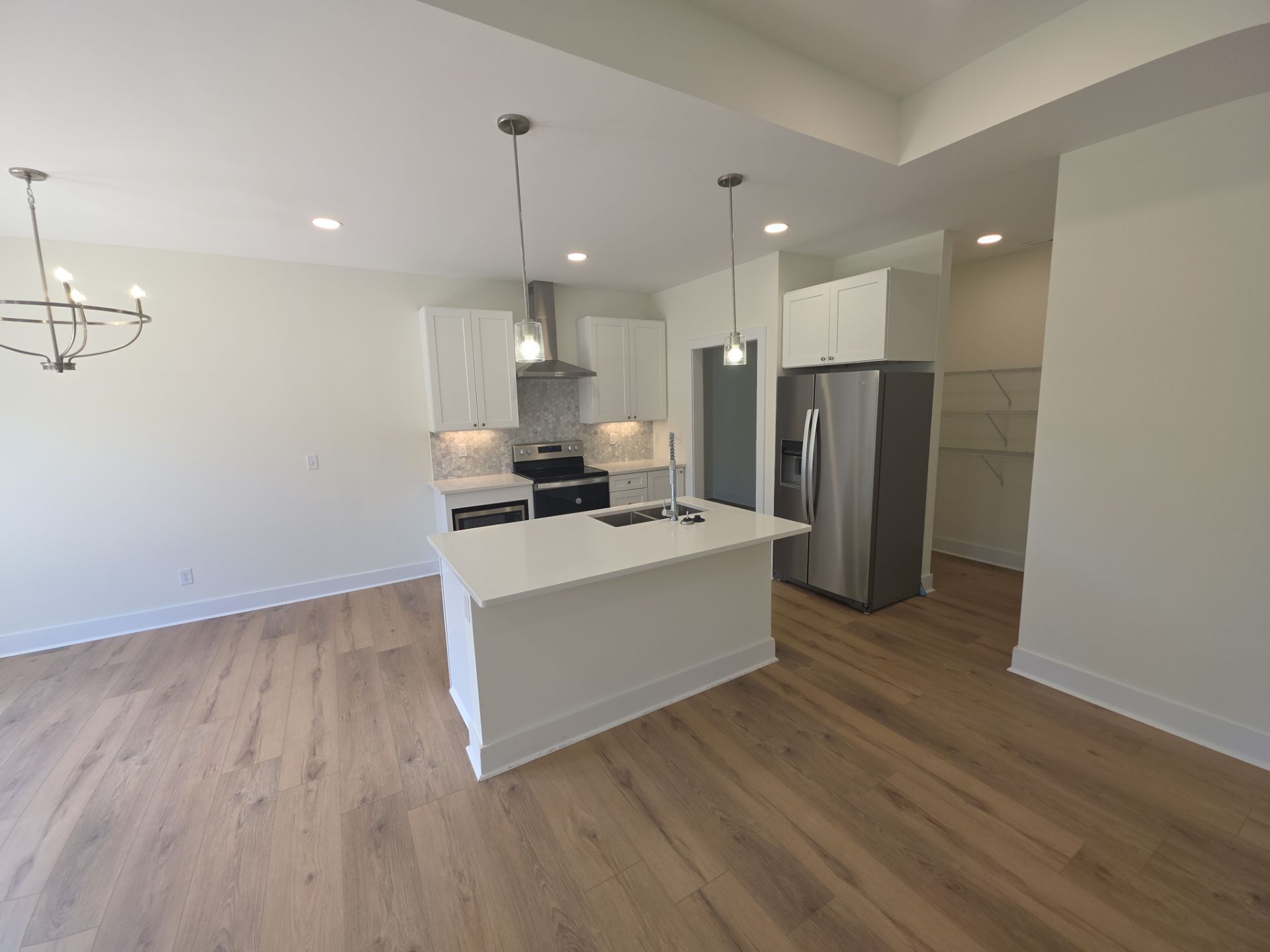 Building Photo - 481 Creekview Ln