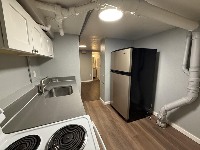 Building Photo - Chic Urban Studio in the heart of Denver!