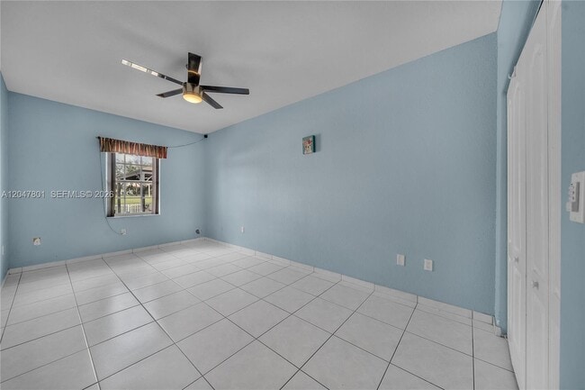Building Photo - 7565 N Augusta Dr