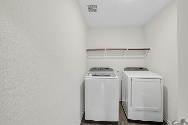Building Photo - 116 Sir Barton Ln
