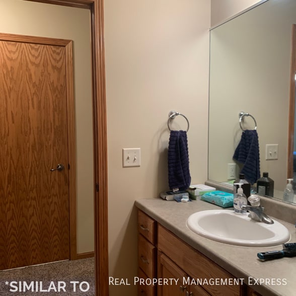 Building Photo - Spacious 3-bedroom, 1-bathroom apartment