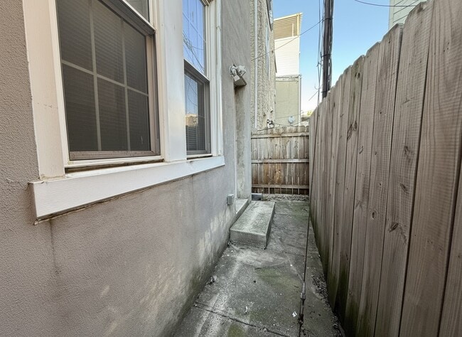 Building Photo - 2529 Grays Ferry Ave