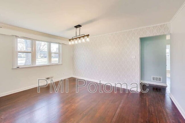 Building Photo - 1915 Henry Rd