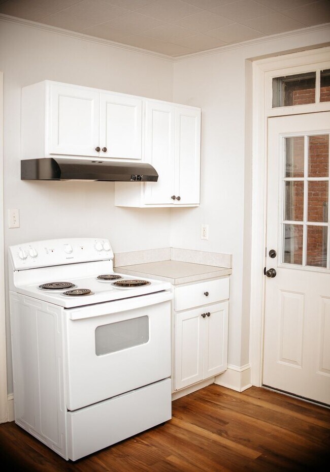 Building Photo - 331 N 3rd St