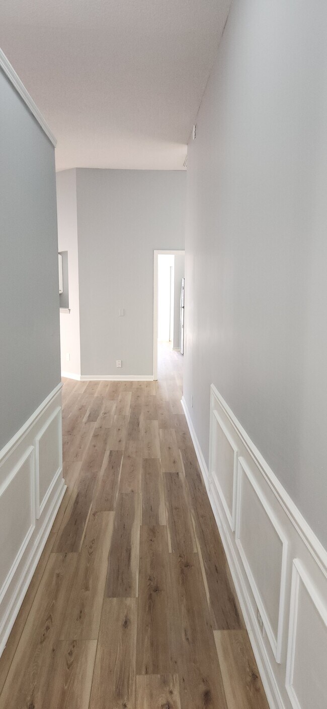 Building Photo - 313 N Water's Edge Dr