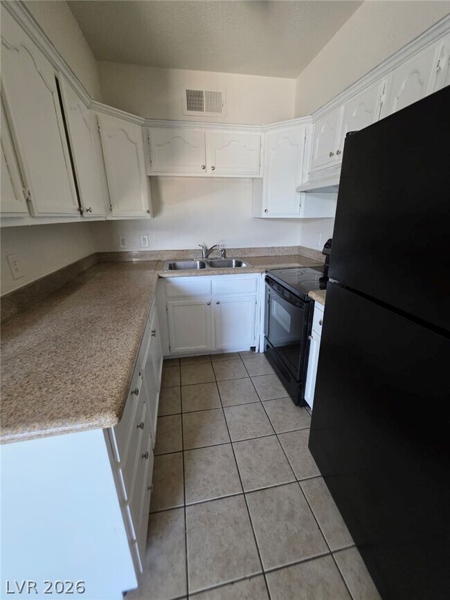 Building Photo - 412 W Monroe Ave