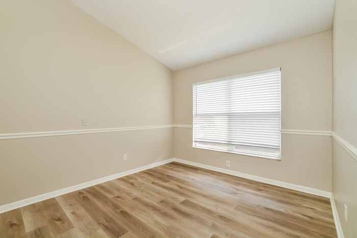 Building Photo - 578 Lancer Oak Dr