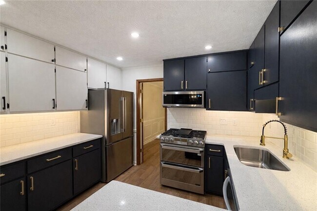 Building Photo - 807 Oak Bridge Ln