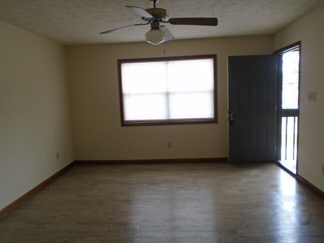 Building Photo - Timberlake  Apartments