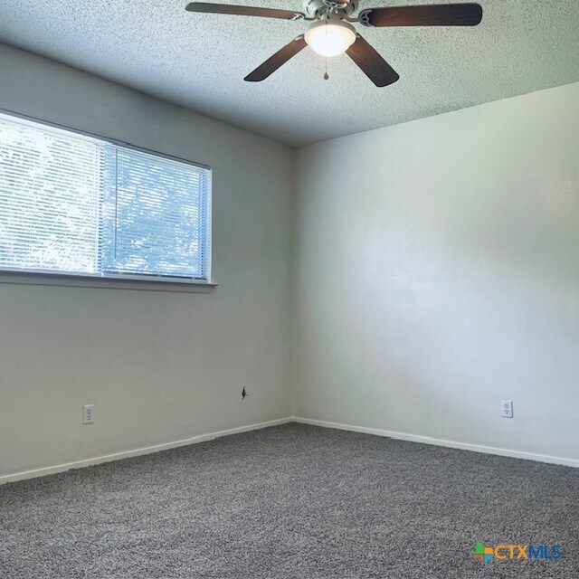 Building Photo - 422 Chisholm Valley Dr