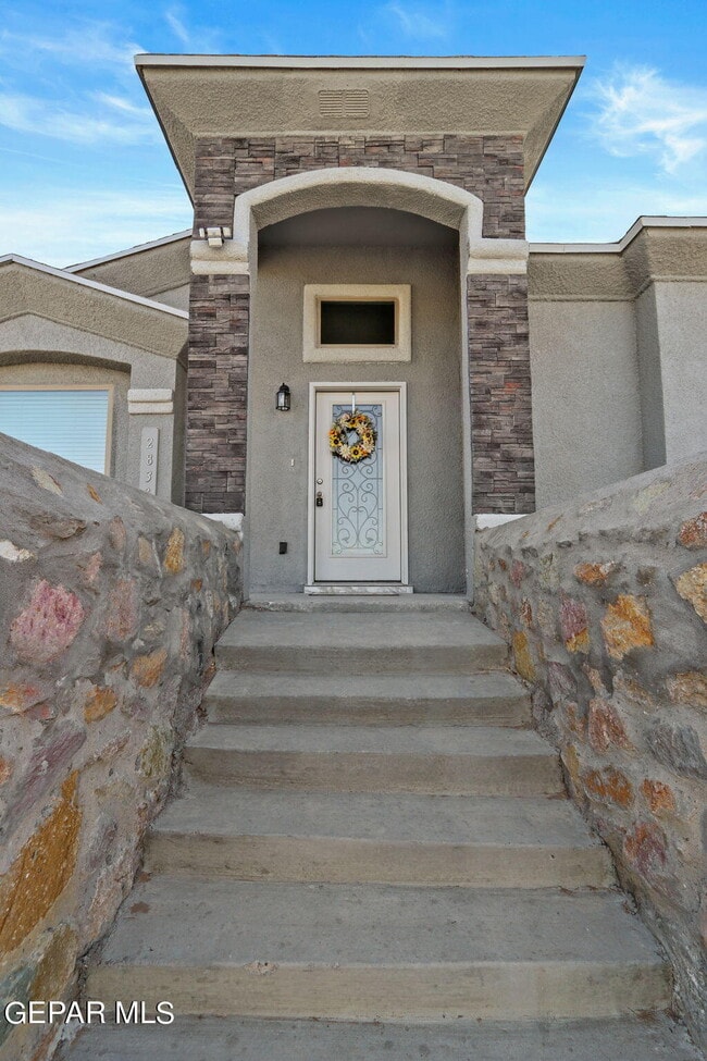 Building Photo - 2833 Maria Casas St