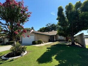 Building Photo - Spacious corner home in Pheasant Run Commu...