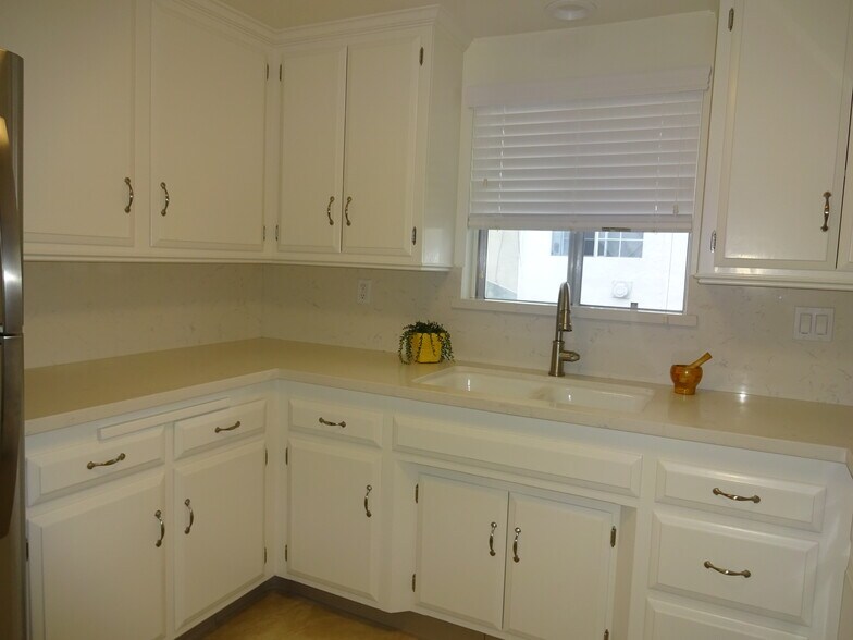 Quartz counters - 841 W 25th St