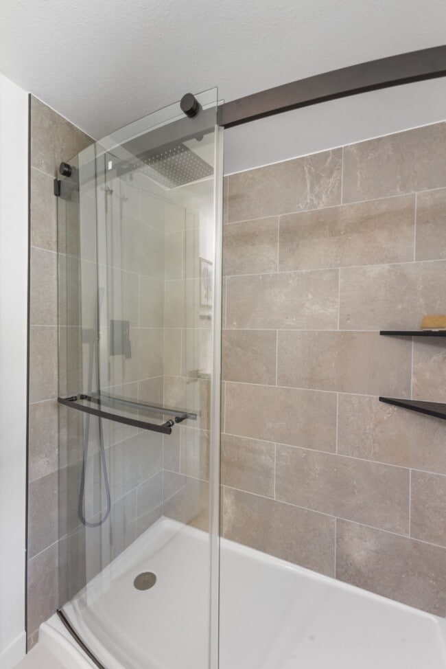 Building Photo - Fully Remodeled 4BR Rambler in Private Fed...