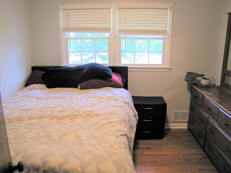 Bedroom #3 - 7701 Grover St