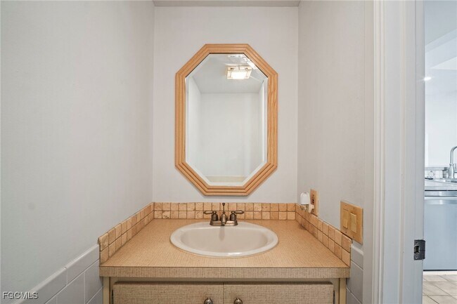 Building Photo - 894 Buttonwood Dr