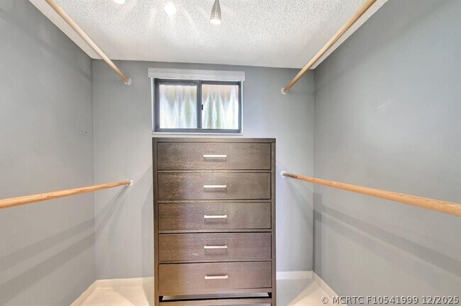 Building Photo - 4770 Fountains Dr S