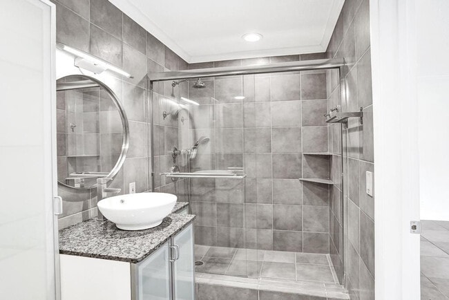 Building Photo - 2632 SE 10th Ct