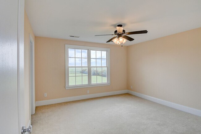 Building Photo - BEAUTIFUL HOME FOR RENT SOUTH CHESAPEAKE!