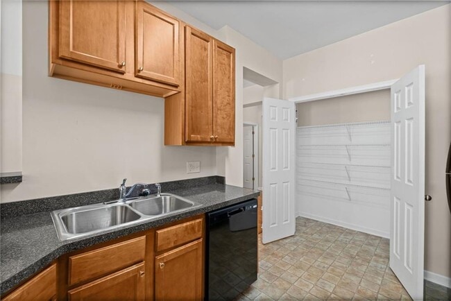 Building Photo - 1821 Willow Branch Ln